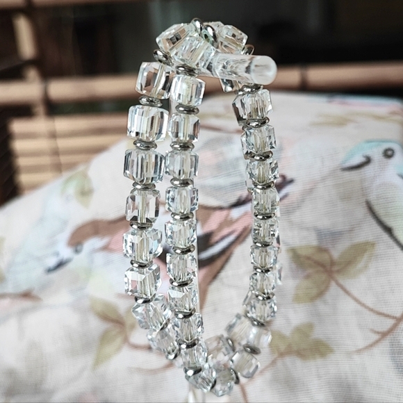 Pair of 2 Clear Faceted Crystal Stretch Bracelets Vintage Silver Tone Snowflake - Picture 14 of 16